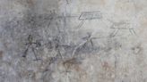 Descubren dibujos "extremadamente violentos" hechos por niños en Pompeya