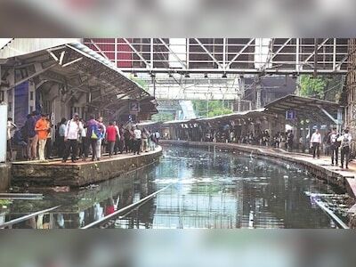 LIVE: Schools shut in Mumbai as IMD issues red alert for heavy rains; 50 flights cancelled