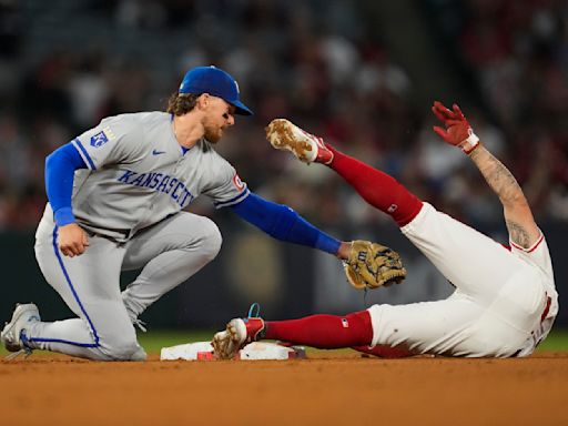 Adam Frazier hits a clutch 2-run homer in the 9th inning of the Royals' 2-1 victory over the Angels