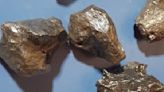 Gendarmes detuvieron a dos hombres que traficaban 77 meteoritos valuados en 400.000 dólares