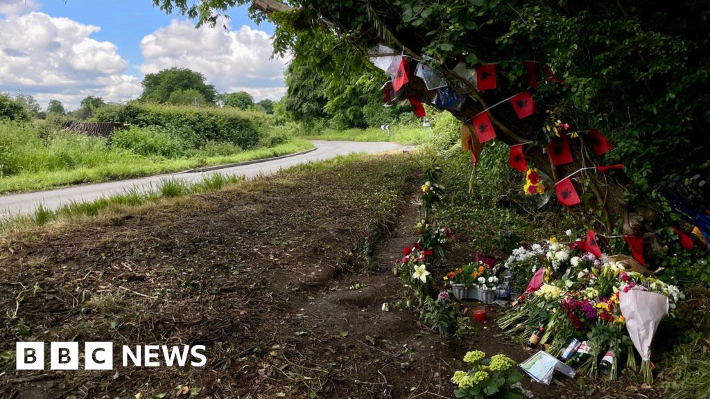 Henley-on-Thames: Five arrested after fatal road crash