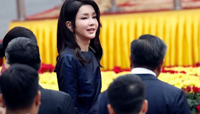 Interrogan a la primera dama surcoreana por el "caso del bolso Dior"