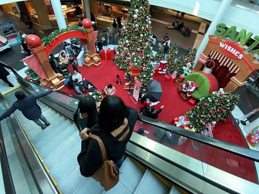 US retailers scramble ahead of holidays amid port strike