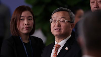 China's vice commerce ministry meets Walmart CEO McLay