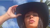 ¡Hot! Kim Kardashian es una sexy cowgirl en bikini