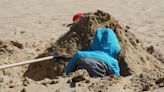 Un chico de 11 años murió asfixiado al derrumbarse un castillo de arena en una playa de Chile