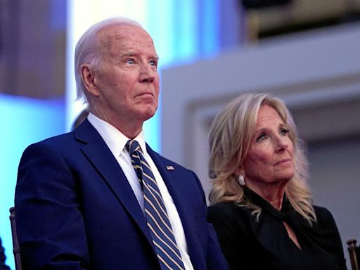 Pourquoi les complotistes pensent que Jill Biden manipule son mari Joe Biden