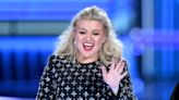 Kelly Clarkson lleva una corona pero no es la que desearía