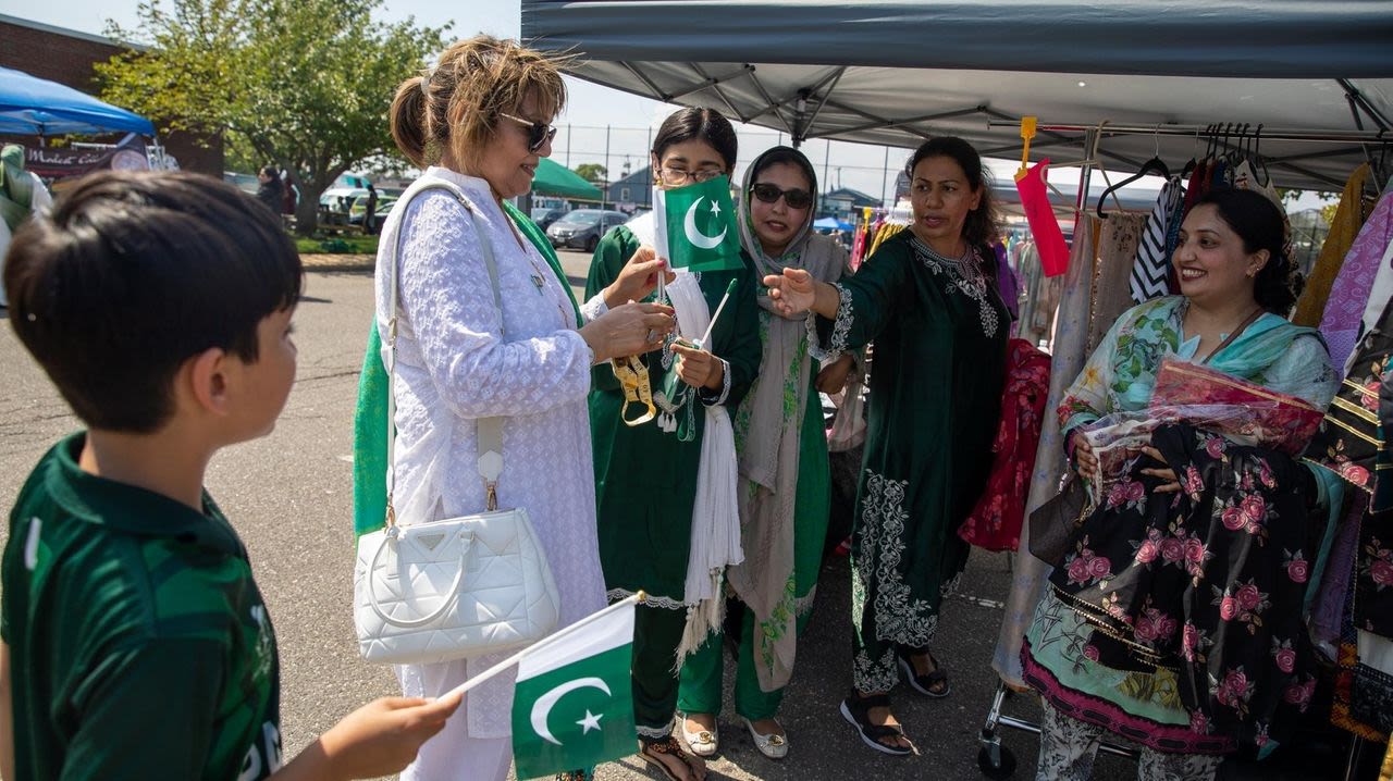 Anniversary of Pakistan independence marked at festival at Babylon Town Hall Park