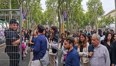 París 2024: Policía de Francia retira a aficionados de las inmediaciones del Río Sena y la Torre Eiffel