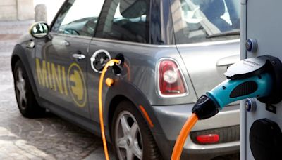 Siguen cayendo las ventas de autos eléctricos en el mundo y la industria se replantea poder cumplir sus propias metas