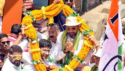 Debutant Yusuf Pathan looks to beat Adhir Ranjan Chowdhury