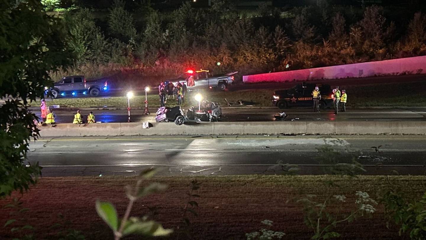 1 dead, 1 hurt in wrong-way crash on Ronald Reagan Highway