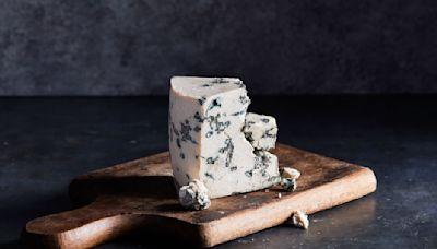 After a vegan blue cheese won the Good Food Award, panicked dairy cheese makers forced the foundation to disqualify it