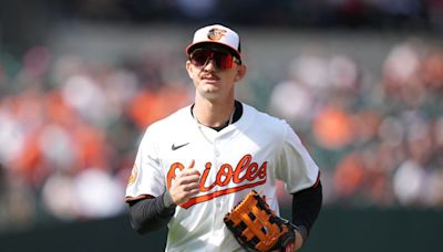 Orioles trade Hays to Phillies for Domínguez and Pache