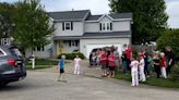 Watch young cancer survivor's happy neighborhood homecoming