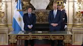 Javier Milei le tomó juramento a Federico Sturzenegger