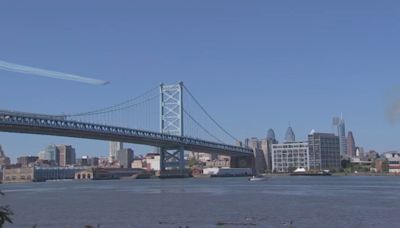 Italian Air Force flies over Center City Philly