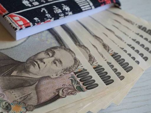 日圓貶破155防線 刷34年新低點
