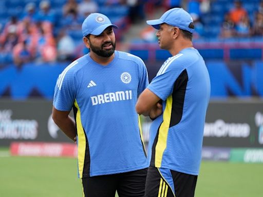 Rohit Sharma, Rahul Dravid and Suryakumar Yadav share warm hug in open-bus parade