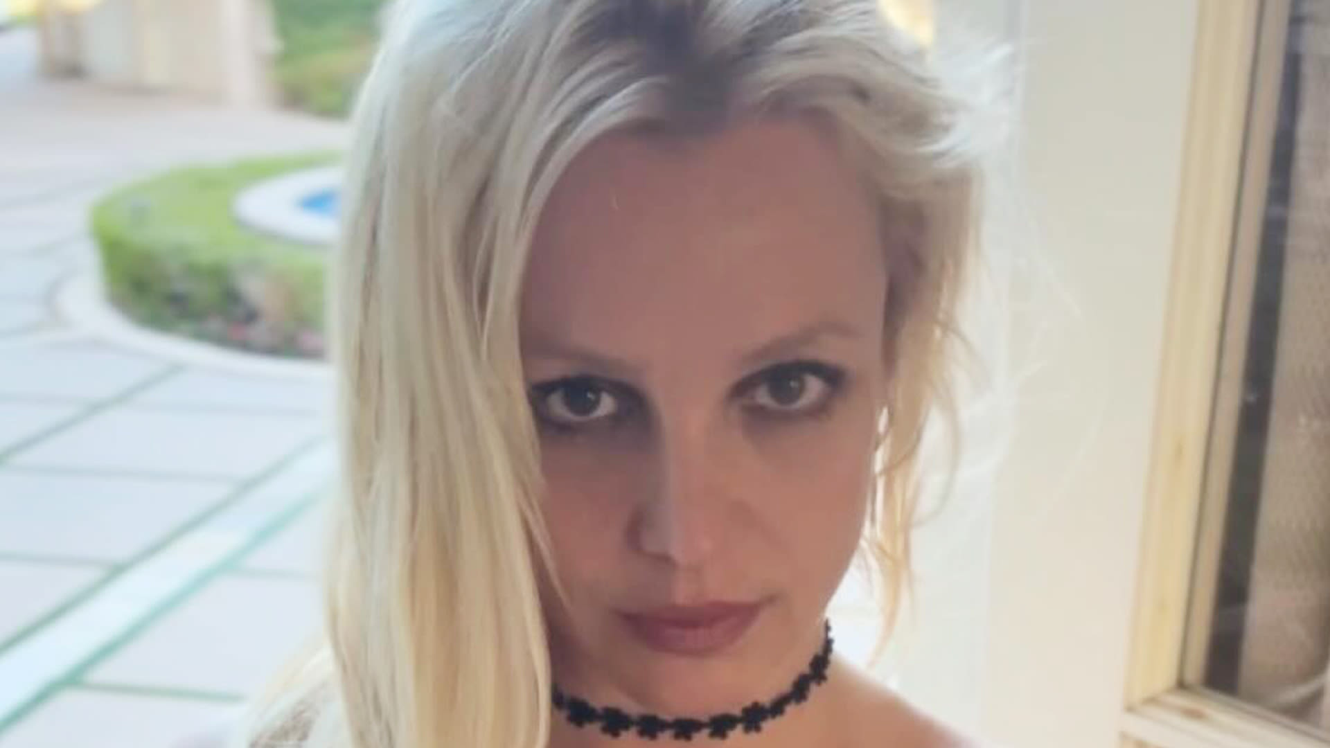 Britney Spears shows foot injury after ‘fight’ with boyfriend but blames her mom