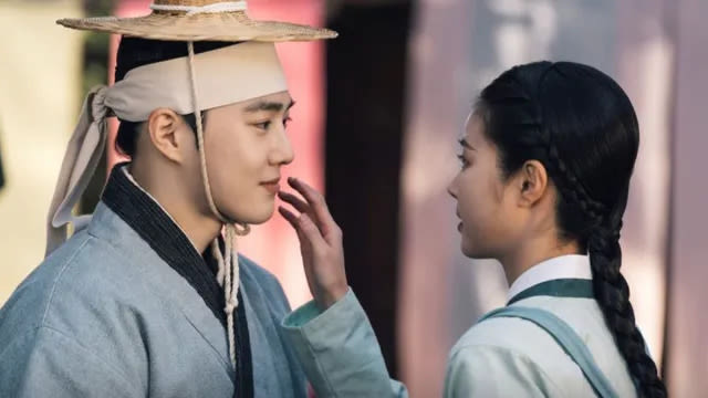 Missing Crown Prince Episode 13 Trailer Teases EXO’s Suho & Hong Ye-Ji’s First Kiss