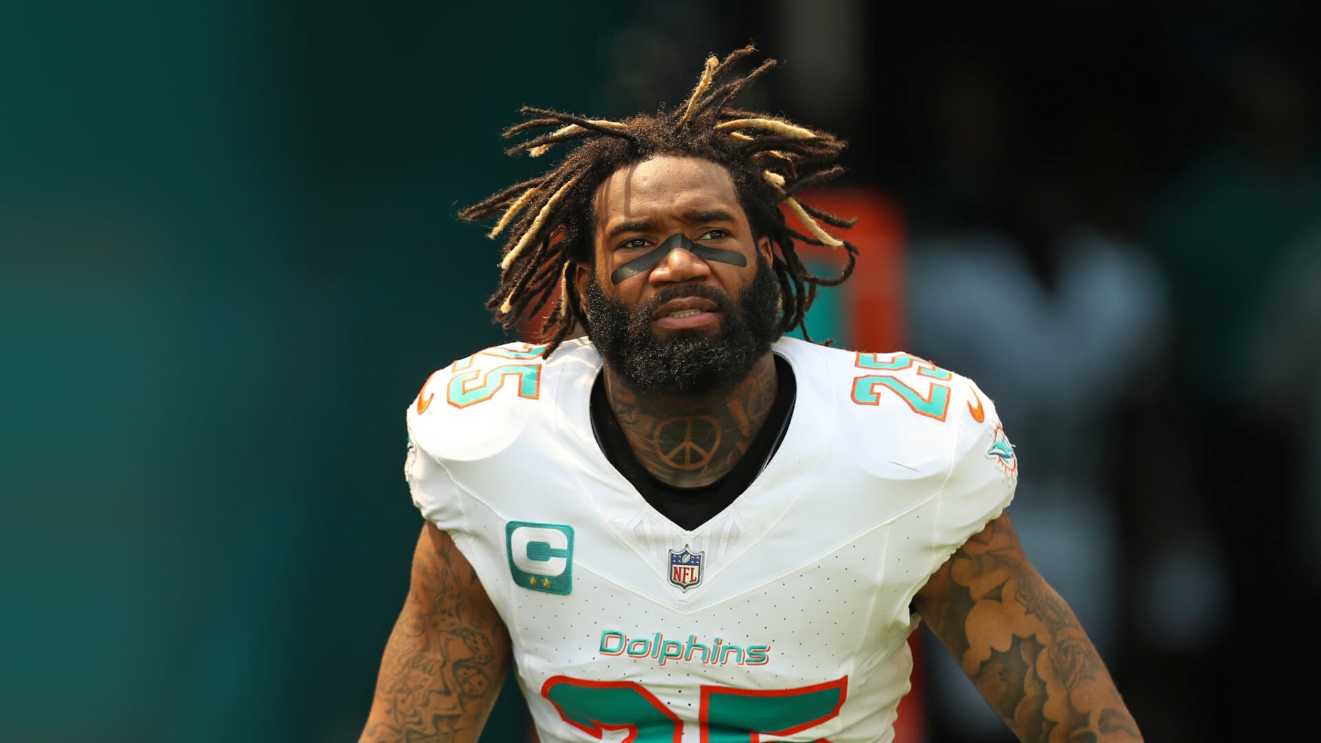 Former Dolphins CB Xavien Howard sued for sharing revenge porn