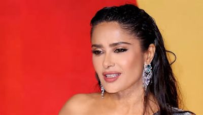 Heiße Wasserspiele! Salma Hayek im knappen Bikini