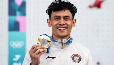 Leonardo win speed climbing gold