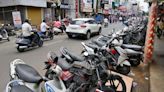 Traders on Jawaharlal Nehru Street complain of arbitrary one-side parking system