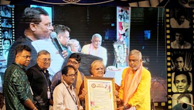 Heartfelt tributes and songs mark Uttam Kumar’s death anniversary event in Kolkata