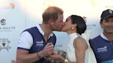 El momento en el que Meghan Markle quita a una mujer del lado del príncipe Harry en una foto