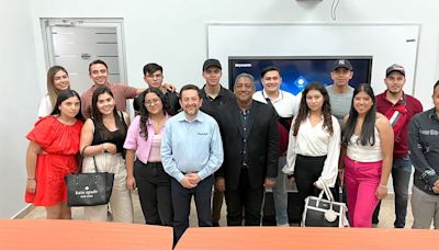 Alumnos de actuaría e ingeniería económica y financiera viven experiencia de finanzas y negocios internacionales