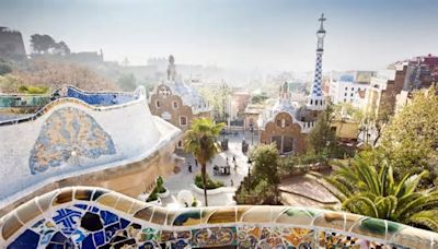 Barcelona hides bus route to pretty neighbourhood from tourists