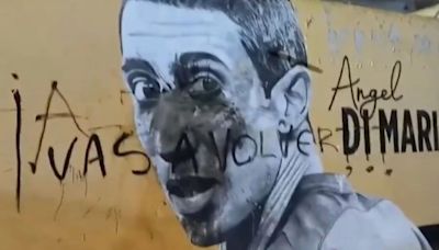 Vandalizaron un mural de Di María en Rosario y dejaron otro mensaje amenazante: “¿Todavía vas a volver?”