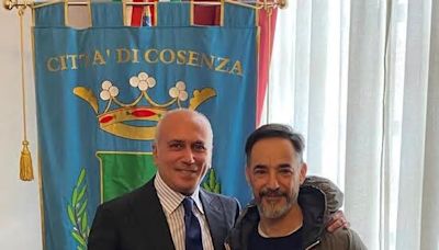 L'attore Peppino Mazzotta in visita al Comune di Cosenza