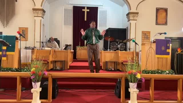 Gunman attempts to shoot Pennsylvania pastor mid-sermon, video shows