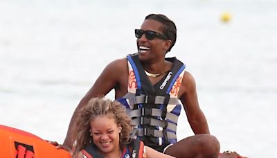 Rihanna e A$AP Rocky são fotografados sorridentes enquanto se divertiam em Barbados