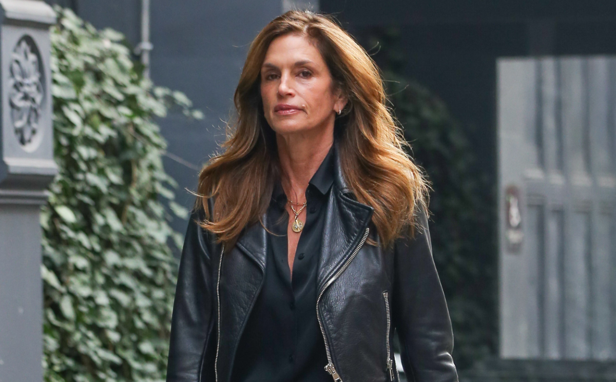 Cindy Crawford Details ‘Survivor’s Guilt’ Years After Brother's Death