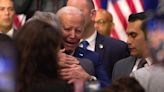 Biden se reúne con víctimas de un tiroteo y propone más controles a las armas