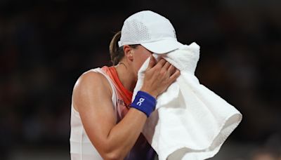 La secuencia que ha conmocionado al tenis: Swiatek rompió a llorar en vestuarios tras ganar a Osaka
