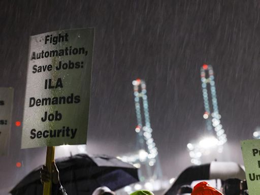 U.S. East Coast dockworkers head toward strike after deal deadline passes