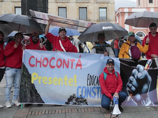 Maestros levantan huelga y paro en Colombia después de hundirse la reforma a la educación