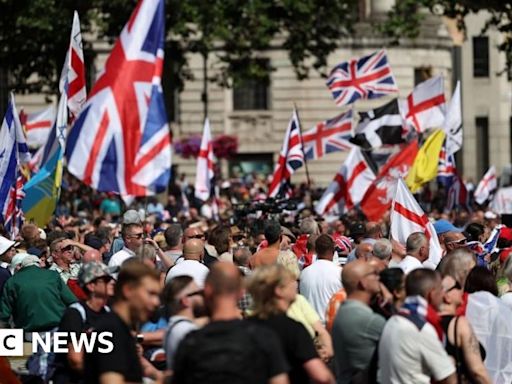 Thousands join Tommy Robinson march in London