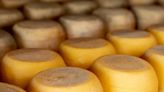 Detenidos los dueños de un caserío que elaboraba queso Idiazabal por explotación laboral: Siete días a la semana sin descanso por 300 euros al mes