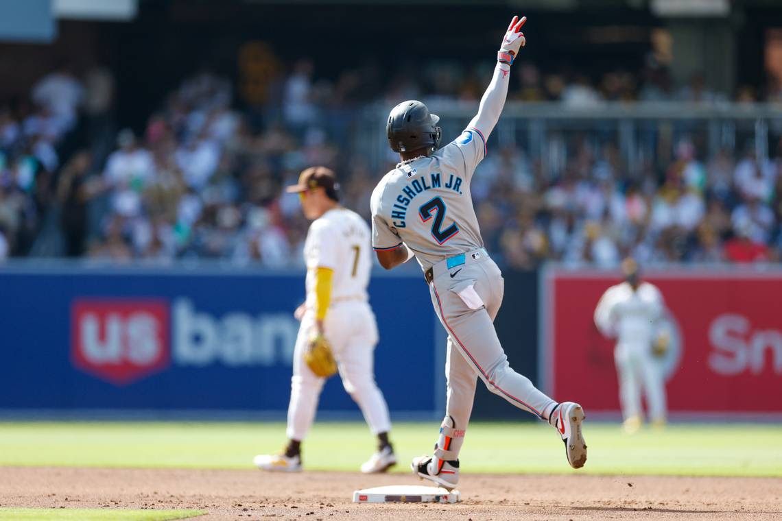 Marlins bobble a chance in the seventh inning to beat Padres in a series opener