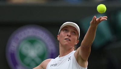 Las pesadillas de Swiatek sobre hierba continúan en Wimbledon ante Putintseva