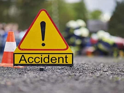 One killed, nine injured in accident in Khanewal