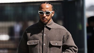 Gli incredibili pantaloni di Lewis Hamilton sono la cosa di maggior spicco al Gran Premio di Cina