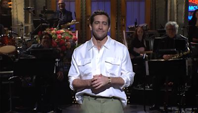 Jake Gyllenhaal performs Boyz II Men’s ‘End of the Road’ in ‘SNL’ monologue — and fans are in shambles